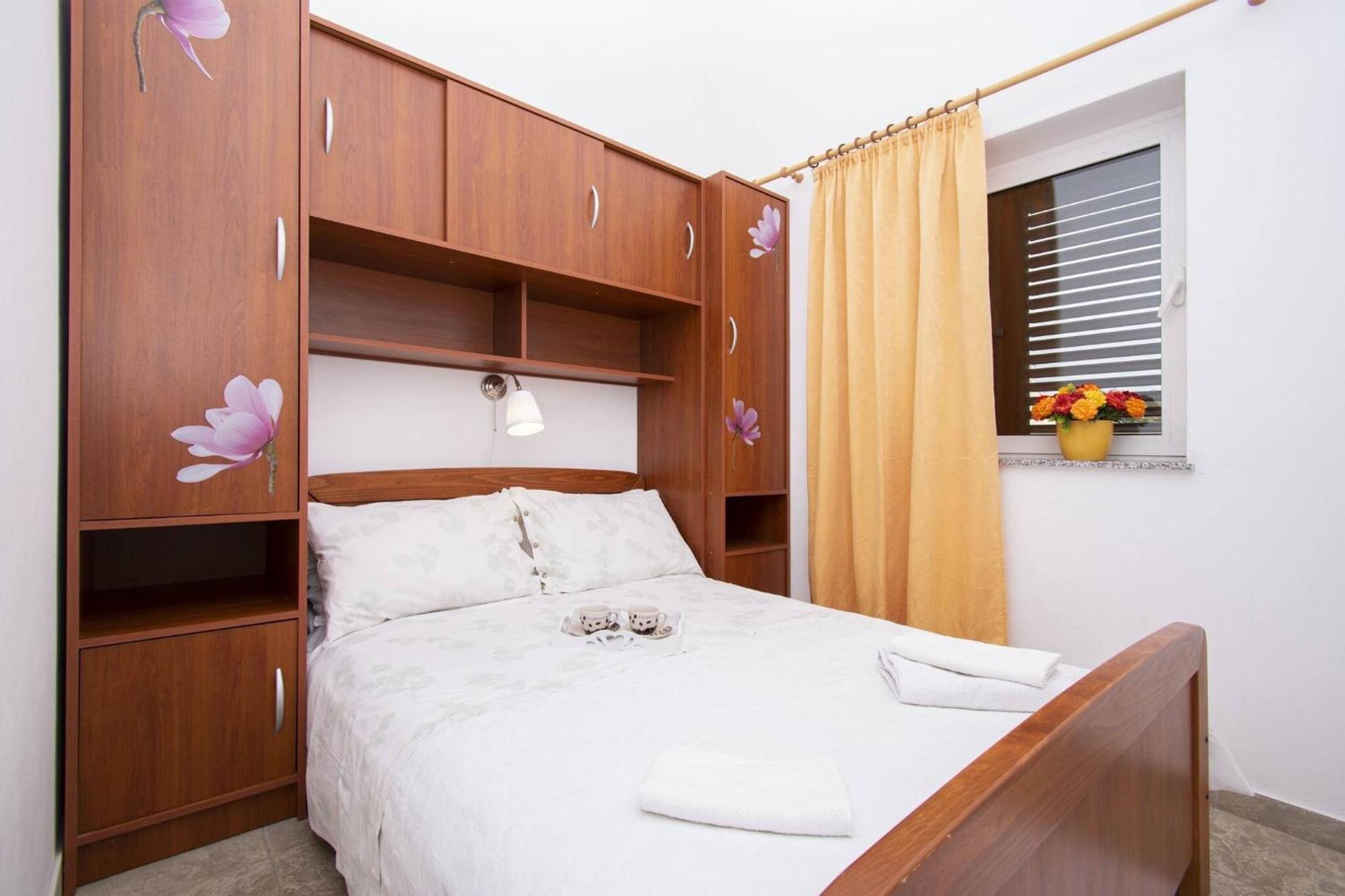 Apartment Meri Razanj With Sea View 外观 照片