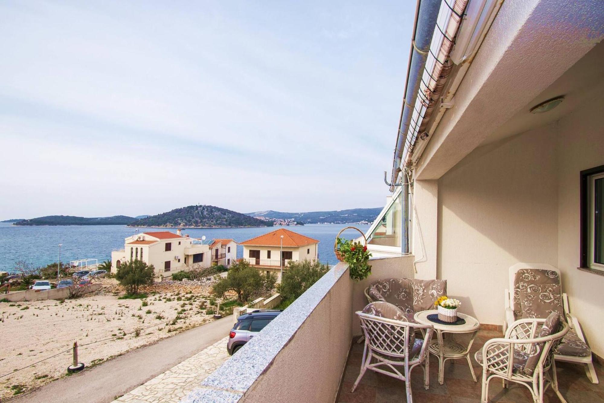 Apartment Meri Razanj With Sea View 外观 照片