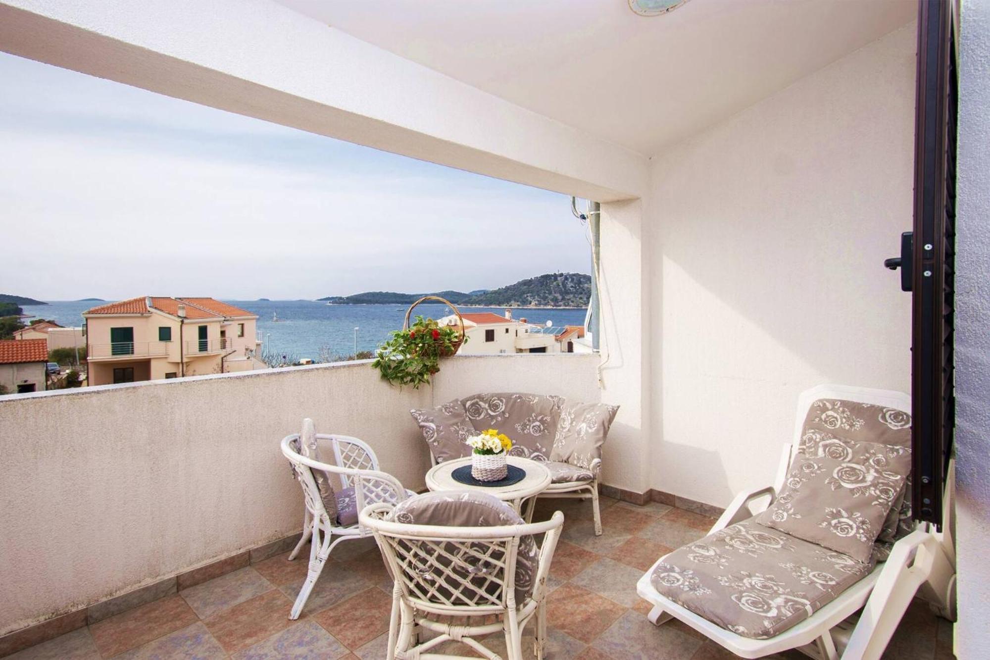 Apartment Meri Razanj With Sea View 外观 照片